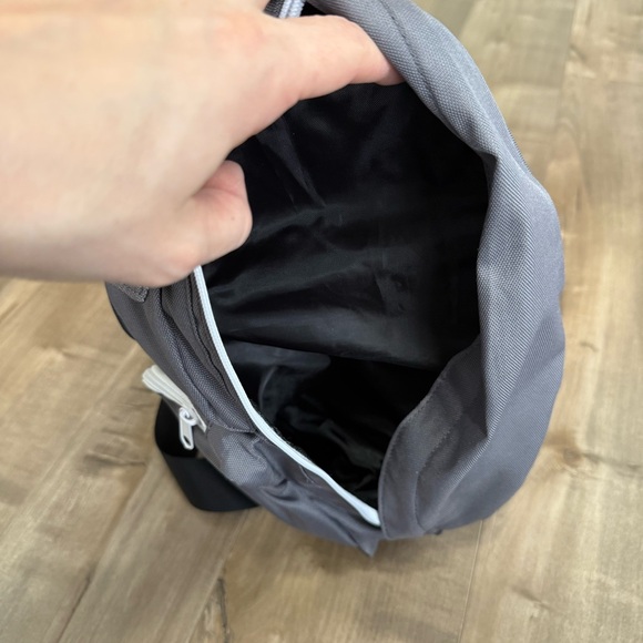 Kavu Rope Sling Bag Outdoor Hiking Backpack Purse Gray Wipeable Pockets Gorpcore - Picture 10 of 15